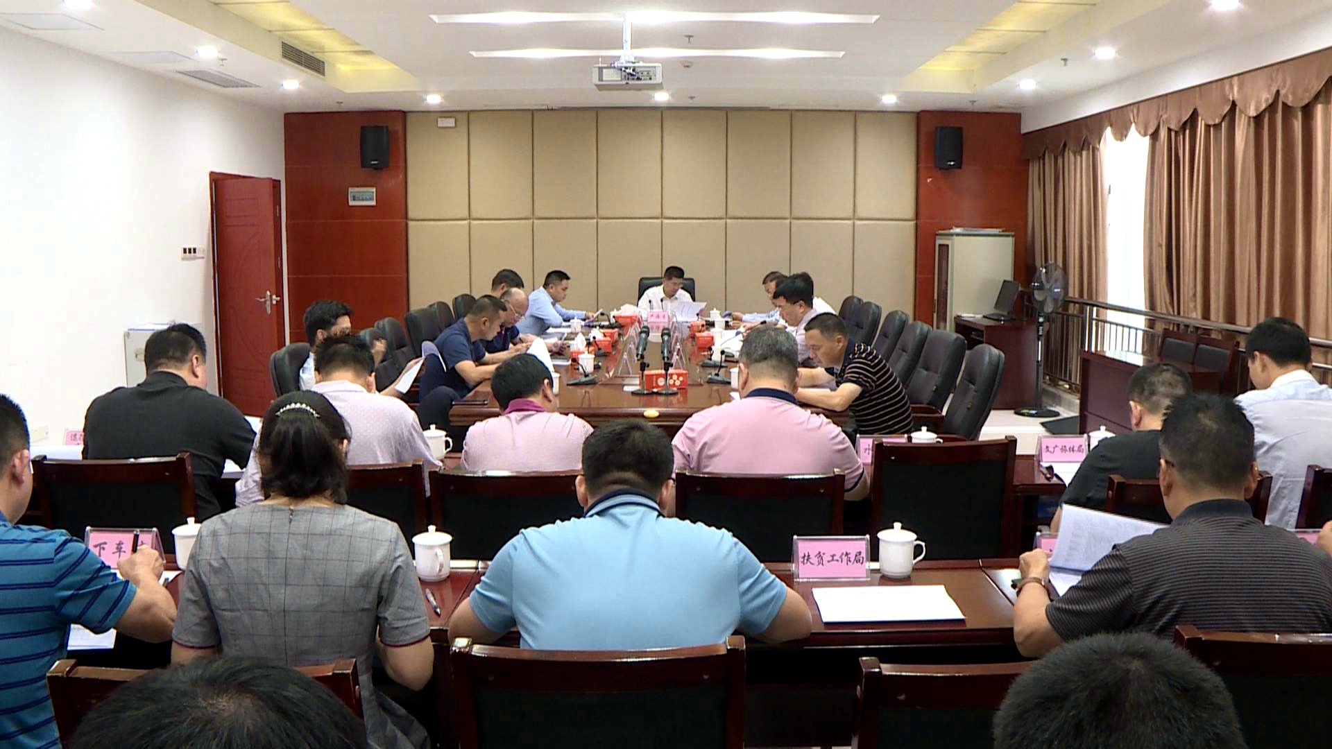 县长召开和平县重点项目推进会1.jpg